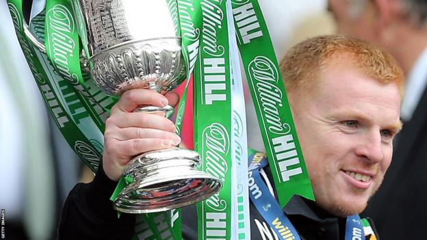 Neil Lennon holds the 2012/13 Scottish Cup