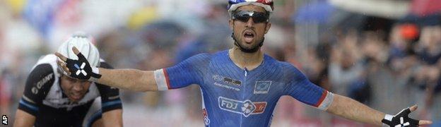 Nacer Bouhanni wins stage four in Bari