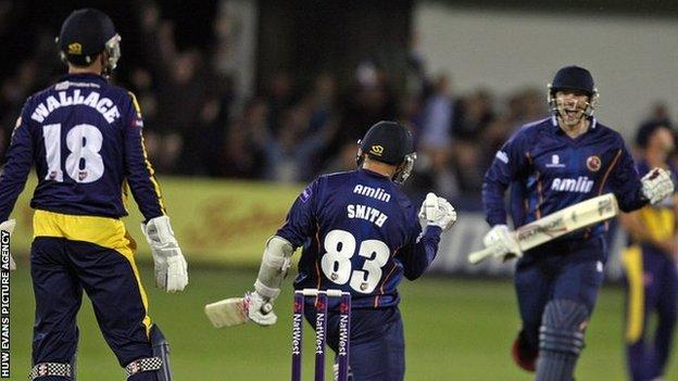 Essex players celebrate victory over Glamorgan