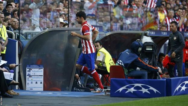 Diego Costa leaves the pitch injured after only nine minutes of action