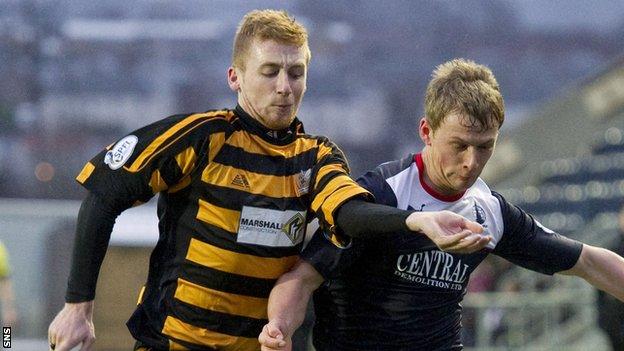 Liam Caddis (left) in action for Alloa