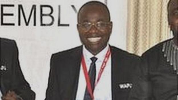 Kwesi Nyantakyi (centre)