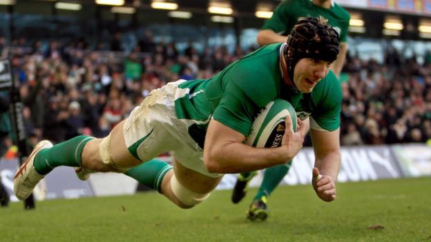 Stephen Ferris scores a try for Ireland during an autumn international against Argentina in 2010