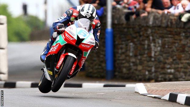 Michael Dunlop in action on his Supersport bike at the Isle of Man TT