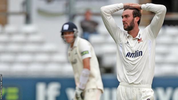 Reece Topley of Essex is frustrated as Glamorgan pile on the runs.