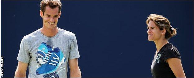 Andy Murray trains with Amelie Mauresmo