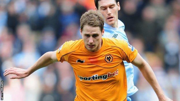Wolves' Dave Edwards fends off Manchester City's Gareth Barry