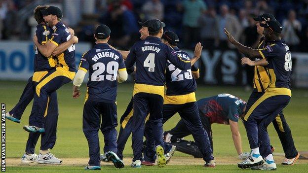 Glamorgan players celebrate securing a draw against Kent