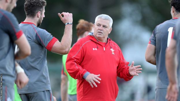 Wales coach Warren Gatland discusses tactics with wing Alex Cuthbert during training.