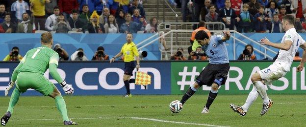World Cup: England v Uruguay - Luis Suarez puts Uruguay 2-0 ahead