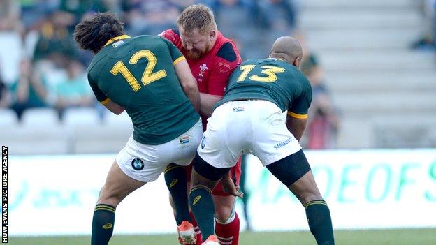 Samson Lee i action against South Africa