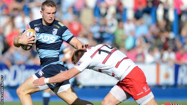 Owen Williams is tackled by Dougie Fife of Edinburgh