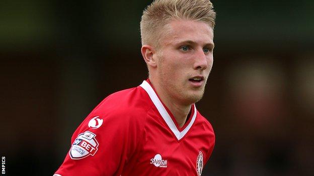 Marcus Carver: Accrington Stanley striker signs new deal - BBC Sport