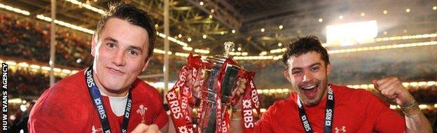 Jonathan Davies and Leigh Halfpenny celebrate winning the 2013 Six Nations with Wales