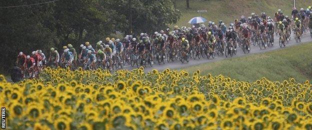 The 164 surviving riders have to contend with some wet weather as the stage gets under way
