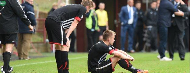 Dunfermline players were left devastated after losing against Cowdenbeath in the the play-off for promotion