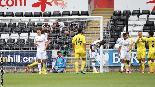 Swansea look ejected after conceding a goal against Villarreal