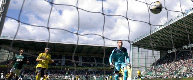 Hibernian goalkeeper Mark Oxley's long punt up the field finds its way into the Livingston net