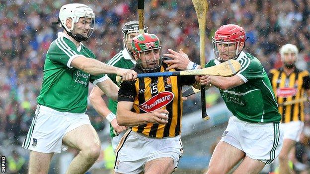 Limerick pair Tom Condon and Seamus Hickey close down Eoin Larkin in Sunday's semi-final