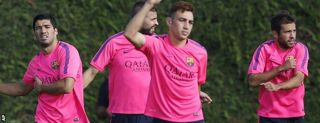 Luis Suarez trains with Barcelona