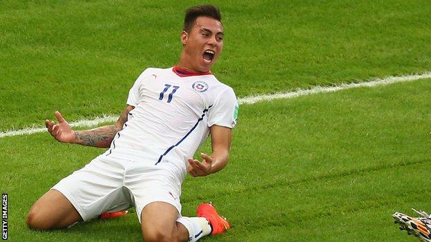 Eduardo Vargas: QPR land Napoli forward on season loan ...