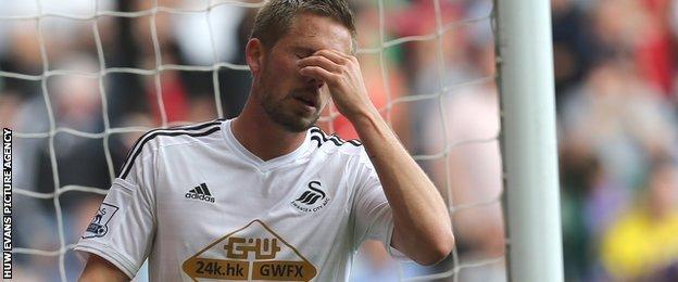 Gylfi Sigurdsson missed an early chance to give Swansea the lead