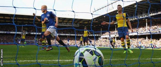 Steven Naismith celebrates scoring for Everton