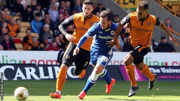 Adam Le Fondre squeezes past two Wolves defenders