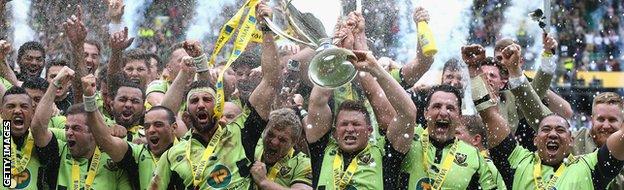Dylan Hartley lifts the Premiership trophy