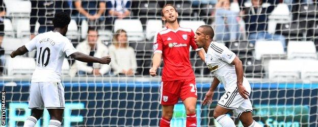 Wayne Routledge celebrates scoring against West Bromwich Albion