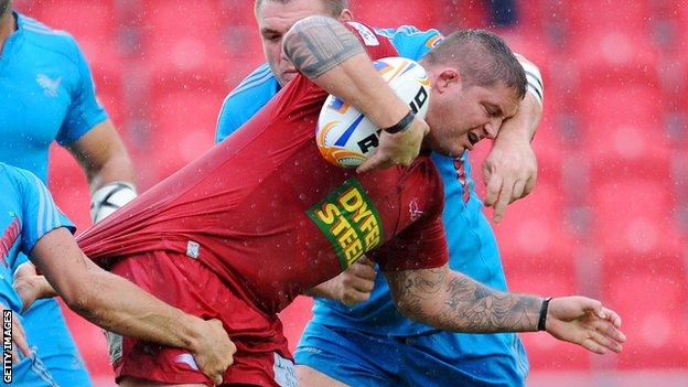 Rhys Thomas in action for the Scarlets