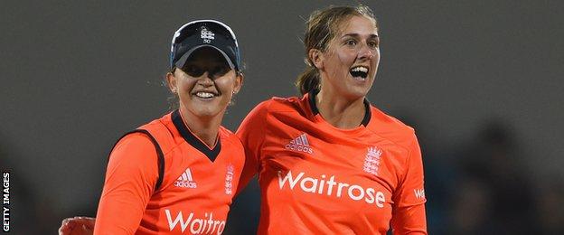 England's Sarah Taylor and Jenny Gunn