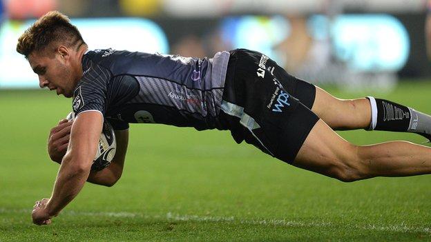 Rhys Webb touches down