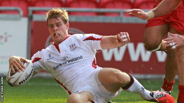 Andrew Trimble scores against Scarlets for Ulster