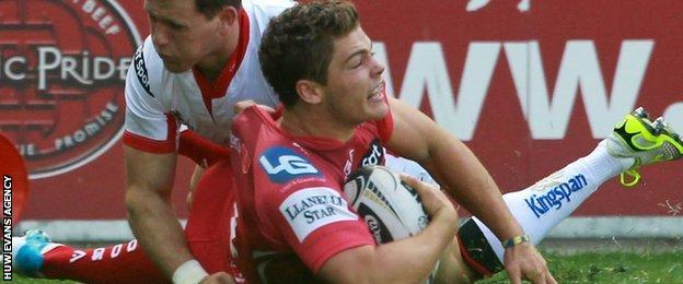 Harry Robinson scores for Scarlets