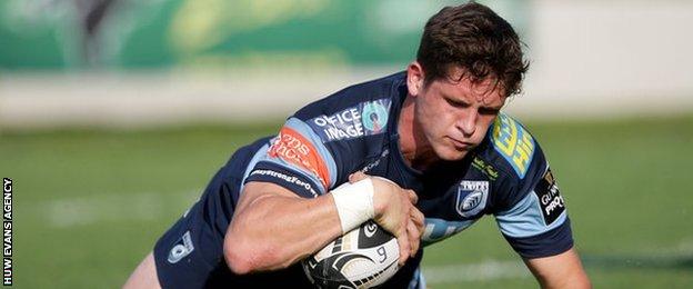 Lloyd Williams touches down