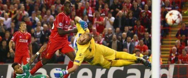 Mario Balotelli scores his first Liverpool goal