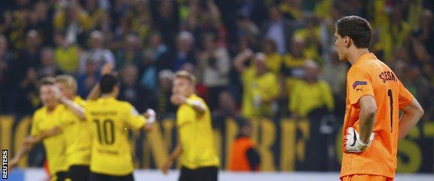 Arsenal goalkeeper Wojciech Szczesny reacts after Borussia Dortmund take the lead through Ciro Immobile