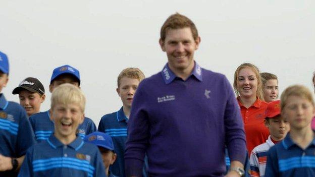 Stephen Gallacher with young golfers