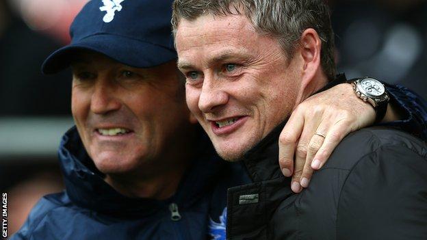 Tony Pulis (L) and Ole Gunnar Solskjaer (R)