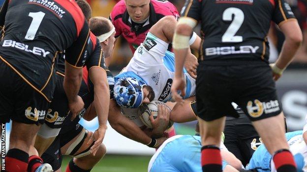 Josh Strauss goes over for Glasgow