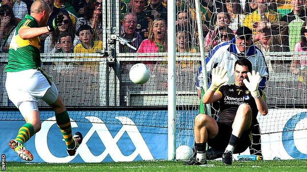 Kieran Donaghy shoots past Paul Durcan for Kerry's second goal