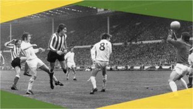 Ian Porterfield scores for Sunderland in the 1973 FA Cup final