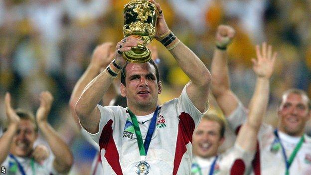 Martin Johnson lifts Rugby World Cup in 2003