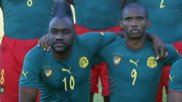 Patrick Mboma (left) with Samuel Eto'o