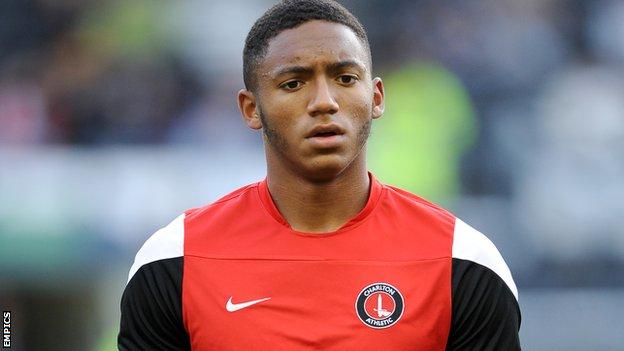 Joe Gomez: Charlton Athletic youngster signs new contract - BBC Sport