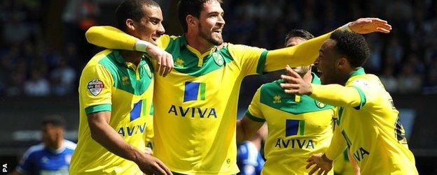 Lewis Grabban and Kyle Lafferty