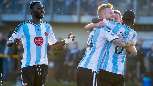 Hearts celebrate a late winner at Alloa
