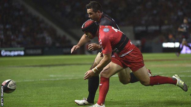 Leigh Halfpenny battles for the ball with Toulouse scrum-half Jean-Marc Doussain during his Toulon debut