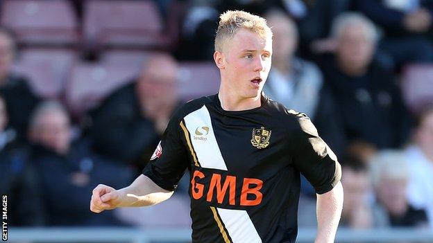 Jack Grimmer: Fulham defender joins Shrewsbury on loan - BBC Sport